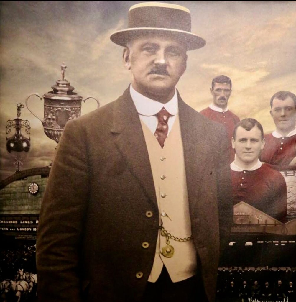 Ernest Mangnall huấn luyện viên đầu tiên của Manchester United